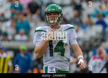 Jacksonville, FL, USA. 27 Oct, 2019. New York quart-arrière Sam Darnold (14) pendant le 1er semestre NFL football match entre les New York Jets et les Jacksonville Jaguars au domaine bancaire TIAA à Jacksonville, FL. Romeo T Guzman/CSM/Alamy Live News Banque D'Images