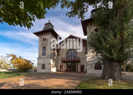 Arena Theater. L'un des plus anciens théâtres à Bratislava, Slovaquie. Il a été créé en 1828 sur la rive droite du Danube. Banque D'Images