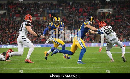 Londres, Royaume-Uni. 27 Oct, 2019. Los Angeles Rams Receveur Todd Gurley fonctionne avec le football contre les Cincinnati Bengals dans la série NFL à Londres le dimanche, Octobre 27, 2019.Los Angeles Rams battre les Bengals de Cincinnati 24-10. Photo par Hugo Philpott/UPI UPI : Crédit/Alamy Live News Banque D'Images