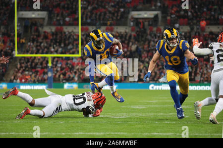 Londres, Royaume-Uni. 27 Oct, 2019. Los Angeles Rams Running Back Todd Gurley s'exécute avec le football contre les Cincinnati Bengals dans la série NFL à Londres le dimanche, Octobre 27, 2019.Los Angeles Rams battre les Bengals de Cincinnati 24-10. Photo par Hugo Philpott/UPI UPI : Crédit/Alamy Live News Banque D'Images