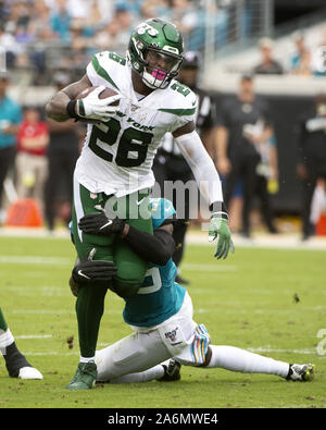 Jacksonville, États-Unis. 27 Oct, 2019. New York Jets d'utiliser de nouveau le'Ueon Bell fonctionne pendant l'absence de gain au cours de la première moitié comme les Jets jouer les Jacksonville Jaguars au domaine bancaire TIAA à Jacksonville, en Floride, le dimanche, 27 octobre, 2019. Les jaguars défait les Jets 29-15.Photo par Joe Marino/UPI UPI : Crédit/Alamy Live News Banque D'Images