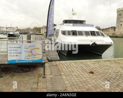 Visite de La Rochelle en bus de mer, Place de la chaîne, Port Neuf, Base nautique de Port Neuf, fin du monde, le phare de St Nicolas et de la chaîne des tours Banque D'Images