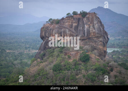 Belle vue depuis le rocher du Lion de Sigiriya, Sri Lanka. Vue depuis la montagne de Pidurangala. Banque D'Images