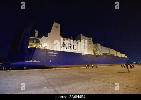 Le cargo Endurance ARC arrive transportant de l'équipement de l'armée des États-Unis à Port de Volos, Grèce, le 25 octobre 2019 à l'appui de la 3e Brigade d'aviation de combat pour le déploiement de la solution de l'Atlantique. La brigade d'aviation a été atteint par plusieurs unités d'inclure le 21ème commandement, soutien Théâtre Transport 598e Brigade, 839th bataillon de transport de la nation hôte et les partenaires qui ont coordonné les opérations portuaires pour assurer le succès de l'arrivée 3CAB et préparation de poursuivre leur migration dans le théâtre européen. 3CAB jouera un rôle critique dans la région atlantique résoudre par la formation en étroite collaboration avec les partenaires européens un Banque D'Images