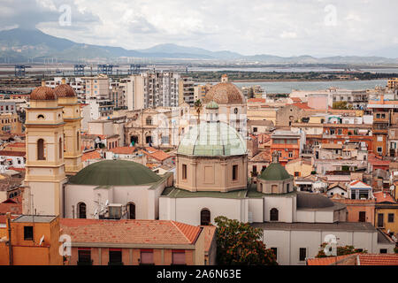 CAGLIARI, ITALIE /Octobre 2019 : La vue panoramique sur la vieille ville Banque D'Images