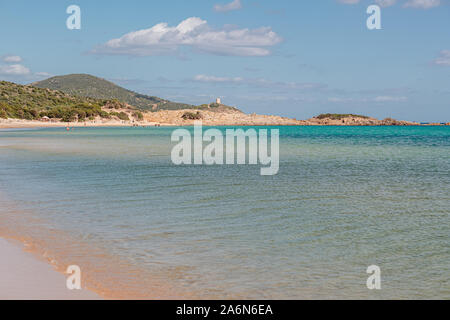 CHIA, SARDAIGNE / Octobre 2019 : la belle plage de sable blanc de Chia, sud de la Sardaigne Banque D'Images