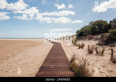 CHIA, SARDAIGNE / Octobre 2019 : la belle plage de sable blanc de Chia, sud de la Sardaigne Banque D'Images