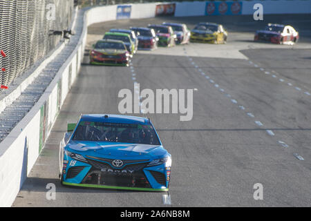 27 octobre 2019 : Monster Energy Cup NASCAR pilote série Martin Truex Jr. (19) laisse le champ derrière pendant les premières données 500 à Ridgeway, VA. Jonathan Huff/CSM. Banque D'Images