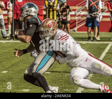 Santa Clara, Californie, États-Unis. 27 Oct, 2019. Carolina QB Kyle Allen le dimanche, Octobre 27, 2019, au stade de Lévis à Santa Clara, en Californie. Les 49ers défait les Panthers 51-13. Crédit : Al Golub/ZUMA/Alamy Fil Live News Banque D'Images