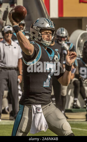 Santa Clara, Californie, États-Unis. 27 Oct, 2019. Carolina QB Kyle Allen le dimanche, Octobre 27, 2019, au stade de Lévis à Santa Clara, en Californie. Les 49ers défait les Panthers 51-13. Crédit : Al Golub/ZUMA/Alamy Fil Live News Banque D'Images