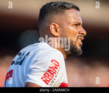 Sao Paulo, Brésil. 27 octobre 2019 : le milieu de terrain de Sao Paulo Reinaldo au cours d'un match entre Sao Paulo et de l'Atlético Mineiro. Le jeu a gagné par 2-0 Sao Paulo a eu lieu au stade Morumbi à Sao Paulo et a été pour la 28e ronde de la ligue brésilienne connu comme 'Campeonato Brasileiro". Banque D'Images
