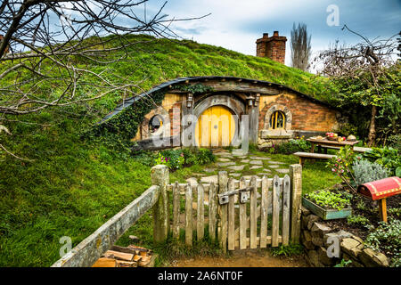 Trou dans le Hobbit Hobbiton Movie Set, Matamata, Nouvelle-Zélande Banque D'Images