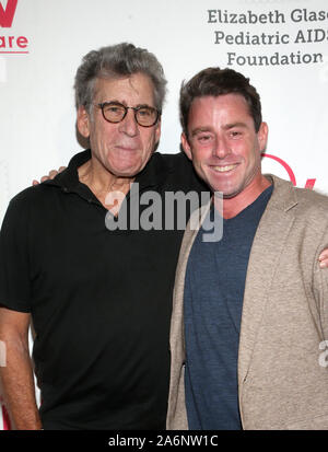 Californie, USA. 27 Oct, 2019. Paul Michael Glaser, Jake Glaser, à Elizabeth Glaser Pediatric AIDS Foundation's 30e l'heure des héros festival familial à Smashbox Studios à Culver City, Californie le 27 octobre 2019. Credit : MediaPunch Inc/Alamy Live News Banque D'Images