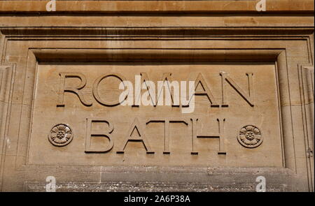 Bain romain signe gravé dans la pierre, baignoire, Somersetshire, Avon, England, United Kingdom Banque D'Images