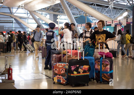 Policier dans aiport au cours du Sommet du G20 d'Osaka, Osaka, sécurité accrue 27 Juin 2019Osaka, 27 juin 2019 Banque D'Images