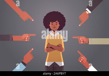 Déprimé african american girl élève victime d'intimidation entouré par les doigts des mains se moquant de son concept de l'intimidation la violence entre pairs télévision portrait d'illustration vectorielle horizontale Illustration de Vecteur