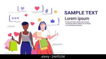 Les filles à l'aide de l'application mobile de couple en ligne social media network chat bubble communication digital concept mix toxicomanie shopping course espace copie portrait croquis d'illustration vectorielle horizontale Illustration de Vecteur