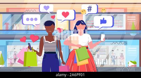 Les filles à l'aide de l'application mobile de couple en ligne social media network chat bubble communication digital concept mix toxicomanie la race des femmes portant des sacs papier shopping mall interior portrait croquis illustration vecteur horizontal Illustration de Vecteur