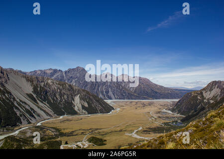 Belle vue dans la vallée de la Hutte mueller trail sur Mt Cook, île du Sud, Nouvelle-Zélande Banque D'Images