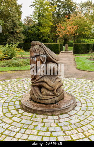 Une tronçonneuse sculpture intitulée 'Bois' de la faune fait don par les Amis du parc l'organisation à la South Park, Darlington, England, UK Banque D'Images