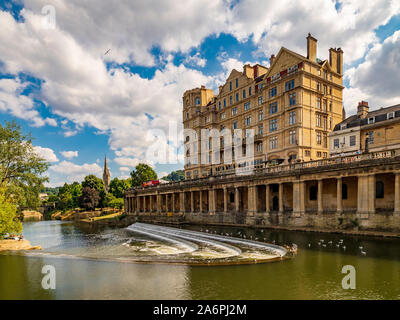 Weir et Jardins Parade, Bath, Somerset, Royaume-Uni. Banque D'Images