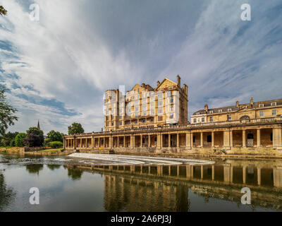 Weir et Jardins Parade, Bath, Somerset, Royaume-Uni. Banque D'Images