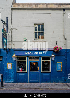 Saracens Head, le plus ancien pub de Bath construit en 1713. Charles Dickens est réputé pour avoir séjourné ici et écrit Pickwick Papers. Bath, Somerset. ROYAUME-UNI Banque D'Images