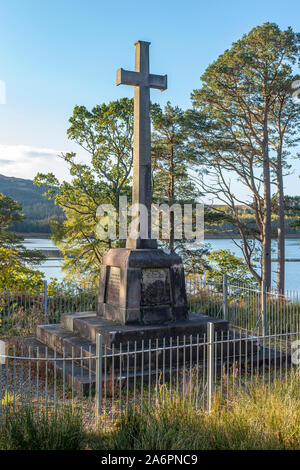 Mémorial à l'Honorable Philip64GJF620 Howard du Welsh Guards - au-dessus du Loch Shiel - Acharacle, Dalelia, Ecosse Banque D'Images