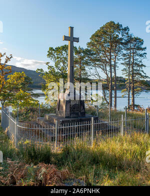 Mémorial à l'Honorable Philip64GJF620 Howard du Welsh Guards - au-dessus du Loch Shiel - Acharacle, Dalelia, Ecosse Banque D'Images