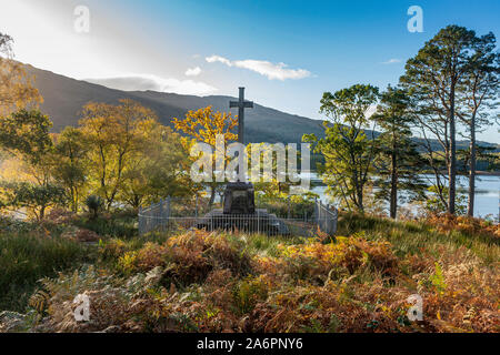 Mémorial à l'Honorable Philip64GJF620 Howard du Welsh Guards - au-dessus du Loch Shiel - Acharacle, Dalelia, Ecosse Banque D'Images