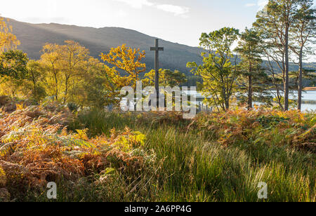 Mémorial à l'Honorable Philip64GJF620 Howard du Welsh Guards - au-dessus du Loch Shiel - Acharacle, Dalelia, Ecosse Banque D'Images