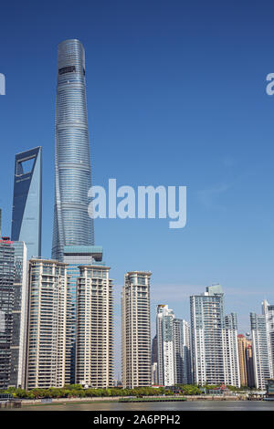 Editorial : SHANGHAI, CHINE, le 16 avril 2019 - Avis de certaines tours d'affaires de Pudong à Shanghai Banque D'Images