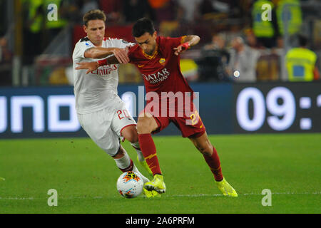 Roma, Italie. 27 Oct, 2019. Javier pastore (Roma) - Lucas Biglia (Milan) (milan)pendant que les Roms contre l'AC Milan, Serie A soccer italien Championnat Hommes à Roma, Italie, le 27 octobre 2019 - LPS/Renato Olimpio Crédit : Renato Olimpio/fil LPS/ZUMA/Alamy Live News Banque D'Images