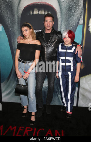 26 octobre 2019, Los Angeles, CA, USA : 26 octobre 2019 - Los Angeles, Californie - Charlotte Rose McDermott, Dylan McDermott, Colette Rose McDermott. FX ''American Horror Story'' 100e épisode célébration tenue à Hollywood Forever. Crédit photo : FS/AdMedia Banque D'Images
