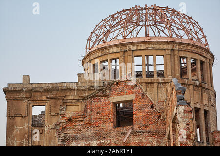 Les ruines du Dôme de la bombe atomique, l'ancienne préfecture de Hiroshima la promotion industrielle Hall, qui a été à l'hypocentre de la bombe atomique. Hiro Banque D'Images