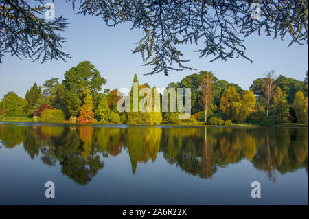 Matin réflexions à Sheffield Park Banque D'Images