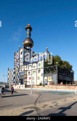 Usine d'incinération de Spittelau (Müllverbrennungsanlage Spittelau), centrale de chauffage, conçu par Hundertwasser, Spittelau, Vienne, Autriche. Banque D'Images