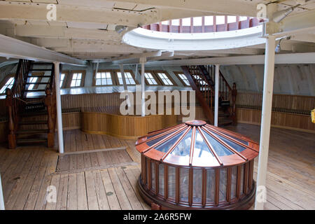 Intérieur de cabine arrière d'captians au Volkshaus steamship museum. Bristol, Angleterre. Banque D'Images