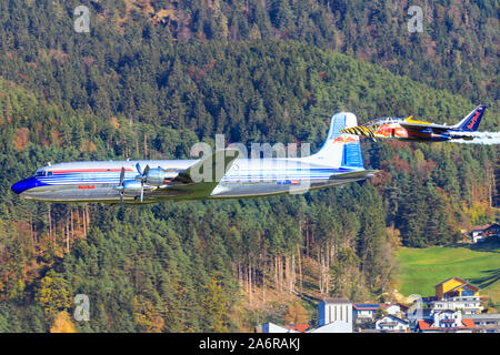 Innsbruck/Autriche 26 Octobre 2019 : Red Bull le Flying Bulls Douglas DC-6B à InnsbruckAirport. Banque D'Images