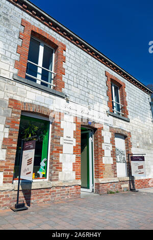 Europe, France, Grand Est, de l'Epine, Artisan Boulanger pâtissier (Baker's shop) sur la Rue du Luxembourg Banque D'Images