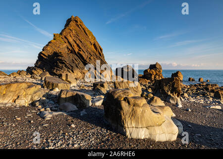 Blackchurch rock dans le Nord du Devon. Une arche en pierre naturelle rock formation sur mouthmill beach. Banque D'Images