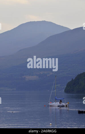 Bateaux sur le Loch Tay dans les Highlands écossais de Perth et Kinross Scotland UK Banque D'Images