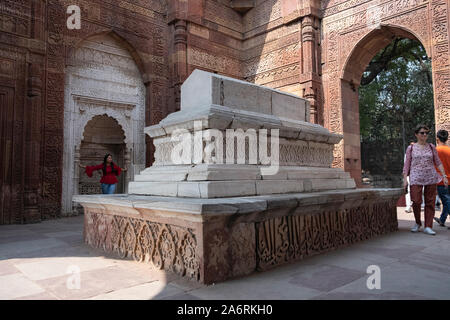 Tombe d'Iltutmish construit 1235 | CE | Qutb Minar Complex Banque D'Images