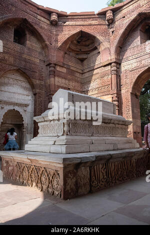 Tombe d'Iltutmish construit 1235 | CE | Qutb Minar Complex Banque D'Images