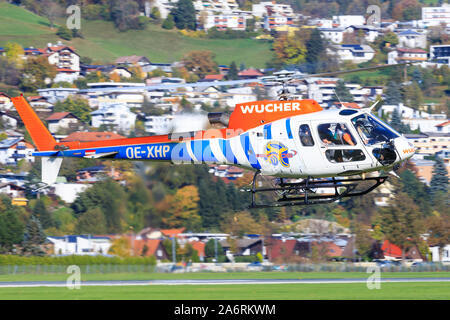 Hélicoptère Aerospatiale AS-350 InWucher B3 Ecureuil Innsbruck/Autriche 26 Octobre 2019 : à InnsbruckAirport. Banque D'Images