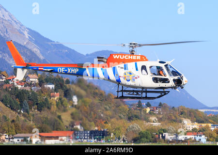 Hélicoptère Aerospatiale AS-350 InWucher B3 Ecureuil Innsbruck/Autriche 26 Octobre 2019 : à InnsbruckAirport. Banque D'Images