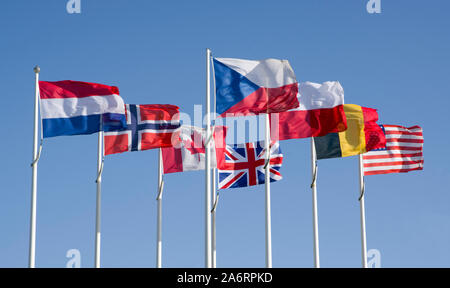 Drapeaux des Alliés pendant la Deuxième Guerre mondiale et celle de l'Allemagne Banque D'Images