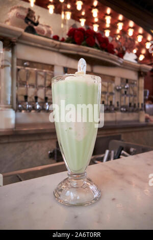 Green river ice cream soda à Zaharakos classic glacier et museum Columbus Indiana USA Banque D'Images