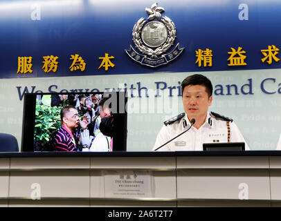 Hong Kong, Chine, Hong Kong. 28 Oct, 2019. Tse Chun-chung, surintendant en chef de la Direction des Relations Publiques de la police, prend la parole à une conférence de presse dans le sud de la Chine, Hong Kong, le 28 octobre 2019. La police de Hong Kong ont arrêté 206 personnes impliqués dans des incidents violents au cours de la semaine dernière, la police a dit qu'ici le lundi. Crédit : Li Zhen/Xinhua/Alamy Live News Banque D'Images