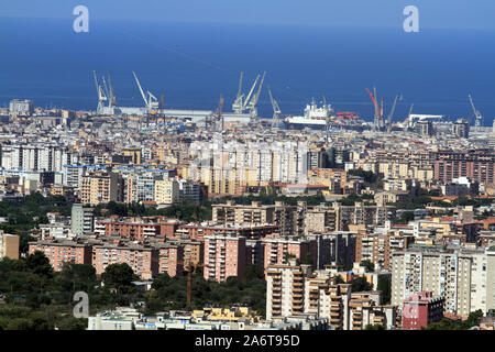 Monreale, Italie - 3 juillet 2016 Photo : Panorama de Palerme à partir de Monreale Banque D'Images